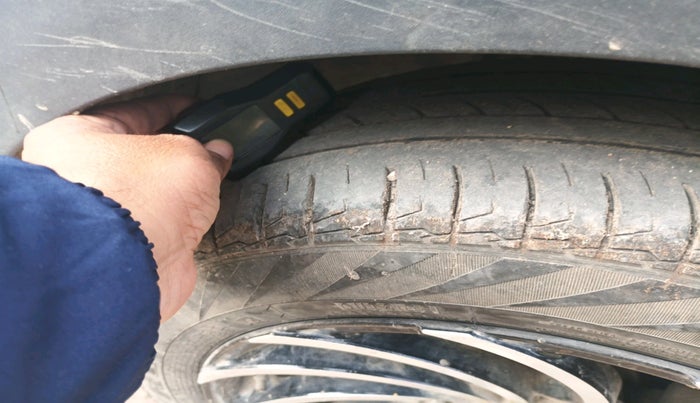 2024 KIA CARENS PRESTIGE 1.5 PETROL 7 STR, Petrol, Manual, 26,708 km, tyre