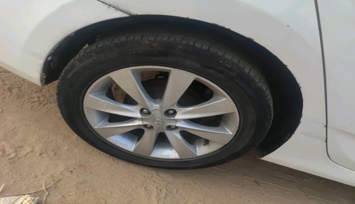 2015 Hyundai Verna FLUIDIC 1.6 CRDI S 4S, Diesel, Manual, 1,15,151 km, tyre