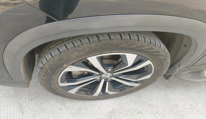 2024 MG HECTOR SHARP PRO 2.0 TURBO DIESEL, Diesel, Manual, 74,867 km, tyre