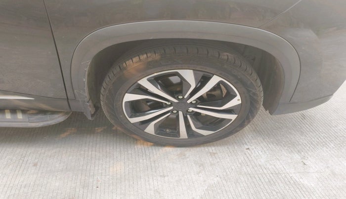 2024 MG HECTOR SHARP PRO 2.0 TURBO DIESEL, Diesel, Manual, 74,867 km, tyre