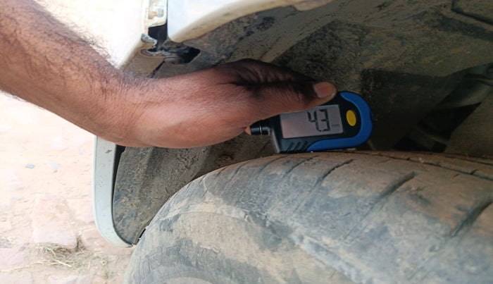 2019 Toyota Innova Crysta 2.4 G 8 STR, Diesel, Manual, 1,93,757 km, tyre