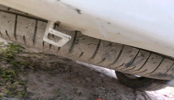 2019 Toyota Innova Crysta 2.4 G 8 STR, Diesel, Manual, 1,93,757 km, tyre