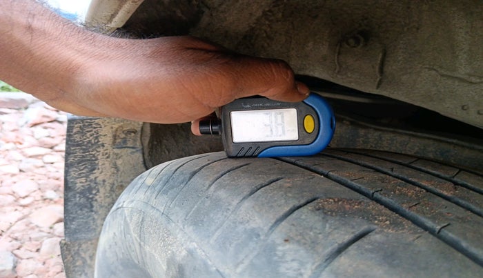 2019 Toyota Innova Crysta 2.4 G 8 STR, Diesel, Manual, 1,93,757 km, tyre