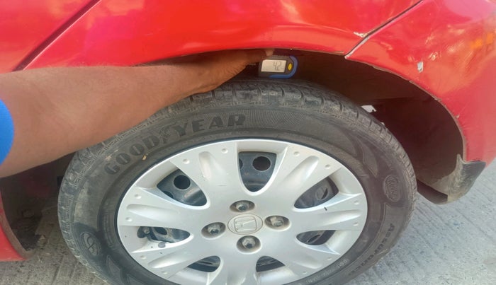 2013 Honda Brio S MT, Petrol, Manual, 75,989 km, tyre