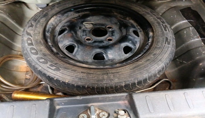 2015 Maruti Alto K10 VXI, Petrol, Manual, 52,501 km, tyre