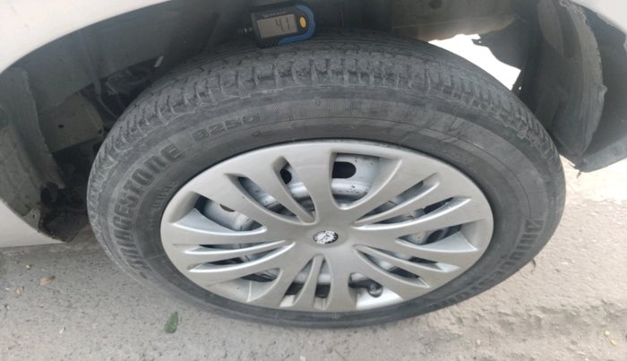 2016 Mahindra Kuv100 K2 PLUS 6 STR, Petrol, Manual, 68,317 km, tyre