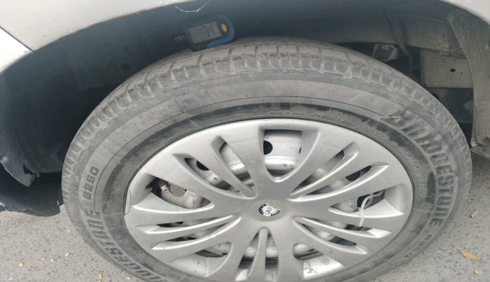 2016 Mahindra Kuv100 K2 PLUS 6 STR, Petrol, Manual, 68,317 km, tyre