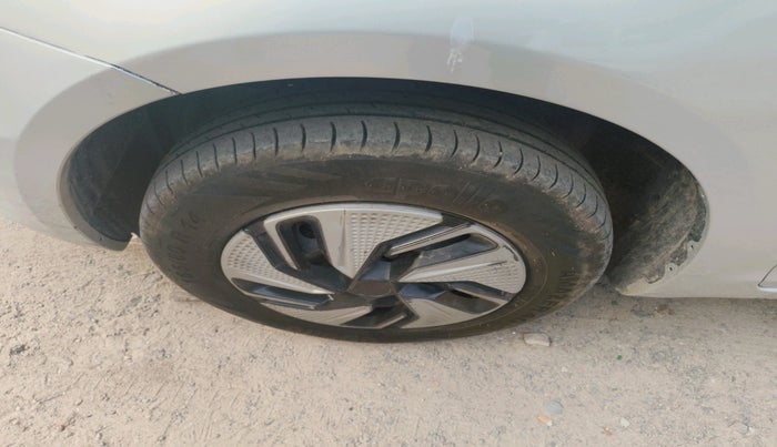 2017 Maruti Swift VXI, Petrol, Manual, 61,070 km, tyre