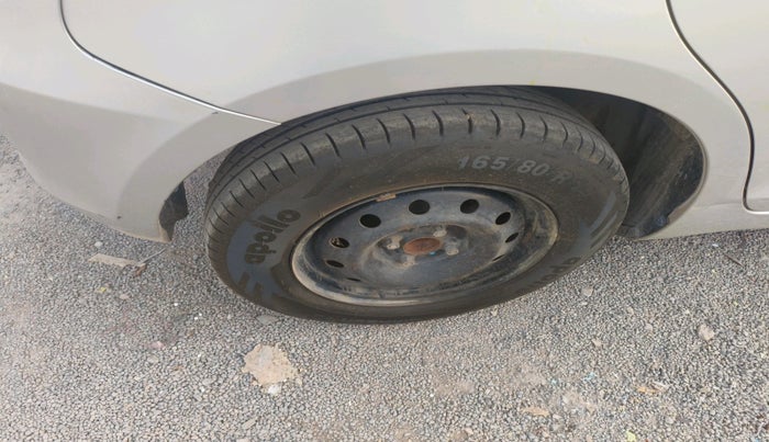 2017 Maruti Swift VXI, Petrol, Manual, 61,070 km, tyre