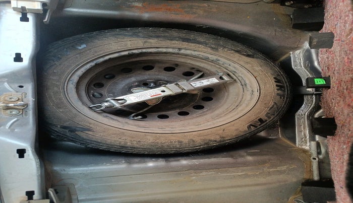 2016 Maruti Celerio VXI, Petrol, Manual, 98,900 km, tyre