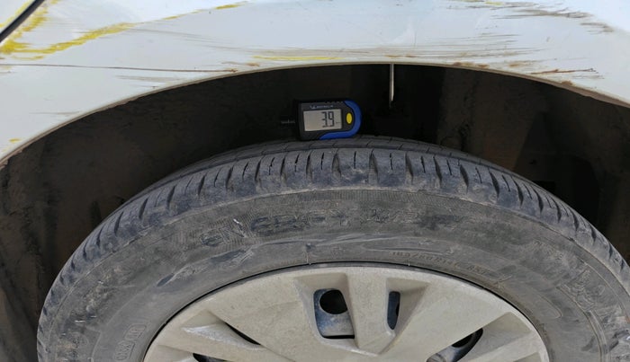 2014 Maruti Swift VXI, Petrol, Manual, 1,36,778 km, tyre