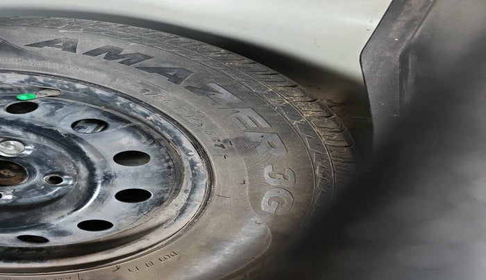 2014 Maruti Swift VXI, Petrol, Manual, 1,36,778 km, tyre