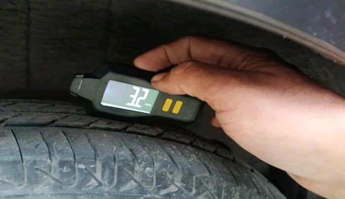 2020 Maruti Dzire VXI AMT, Petrol, Automatic, 28,956 km, tyre