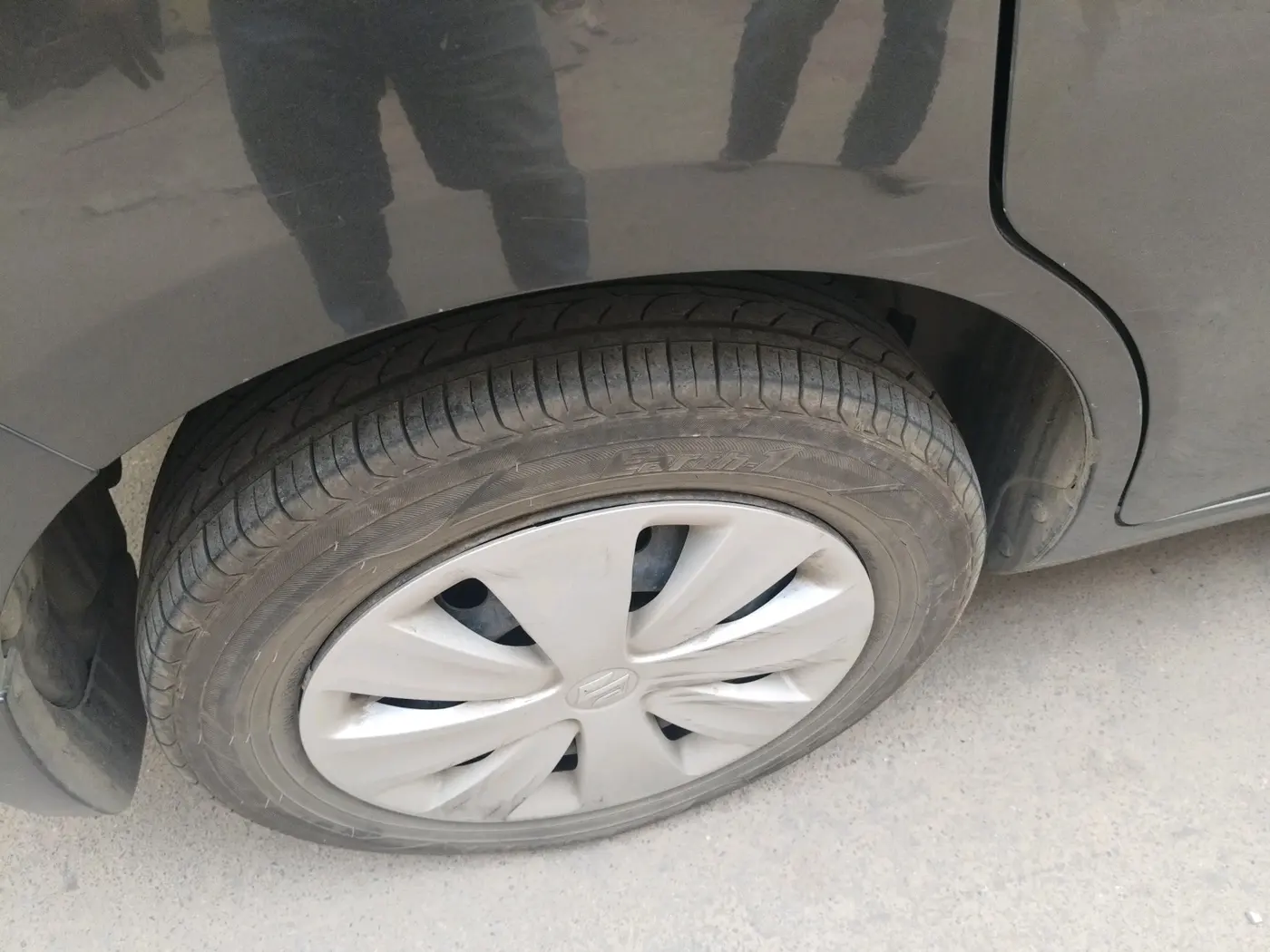 2016 Maruti Ertiga VXI, Petrol, Manual, 10,90,000 km, tyre