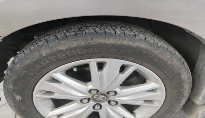 2019 Toyota Innova Crysta 2.8 ZX AT 7 STR, Diesel, Automatic, 1,98,410 km, tyre