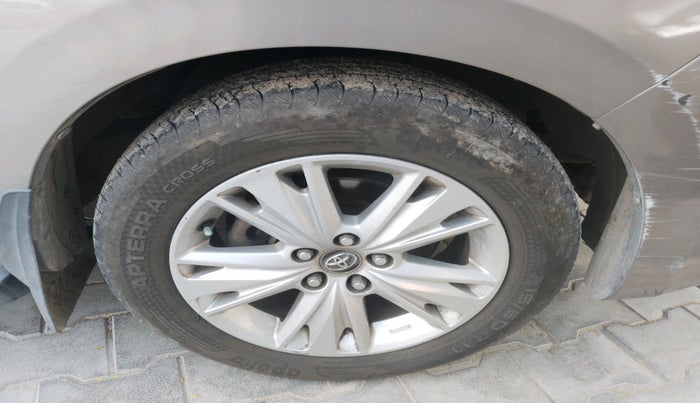 2019 Toyota Innova Crysta 2.8 ZX AT 7 STR, Diesel, Automatic, 1,98,410 km, tyre