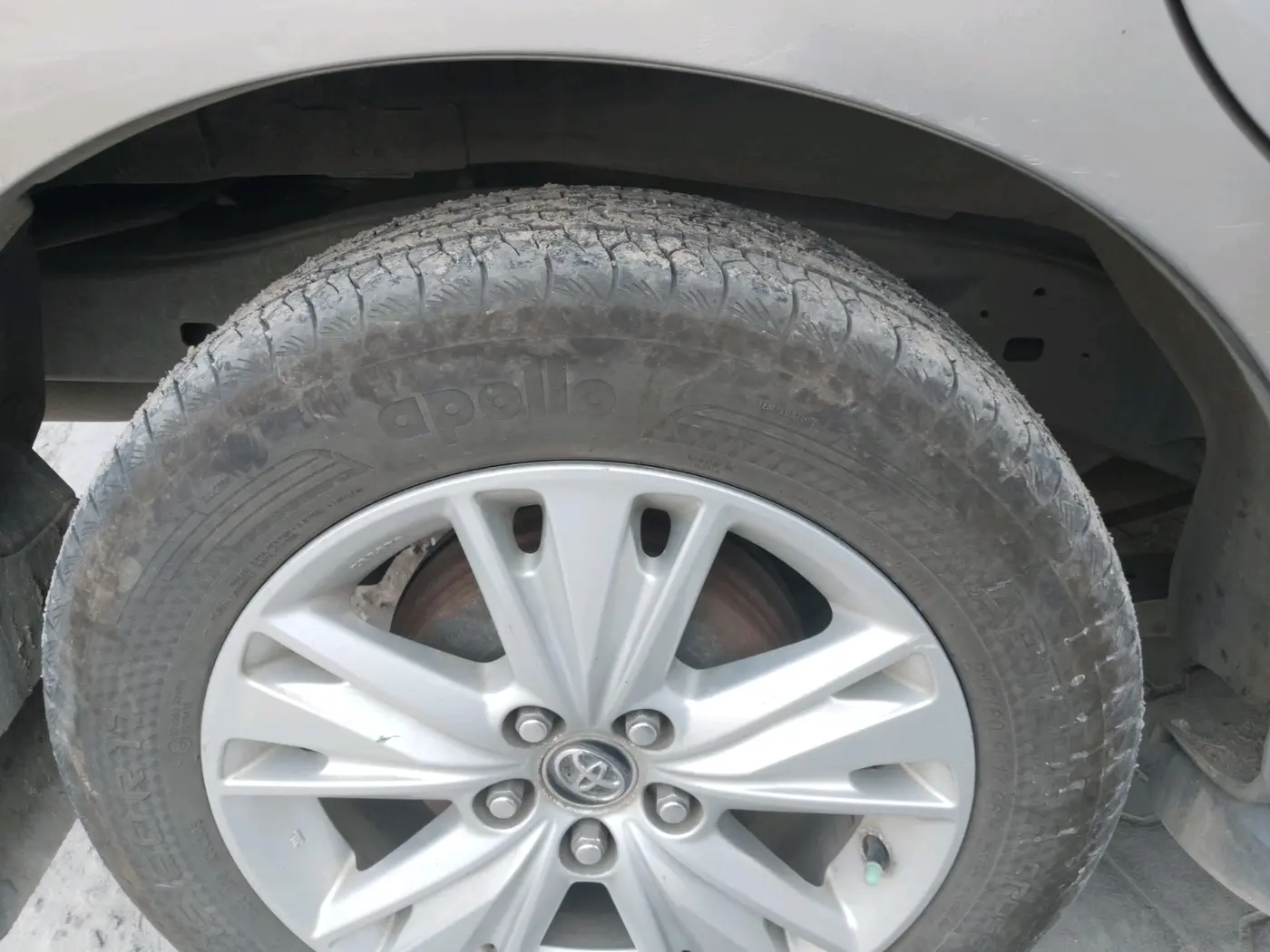 2019 Toyota Innova Crysta 2.8 ZX AT 7 STR, Diesel, Automatic, 1,98,410 km, tyre