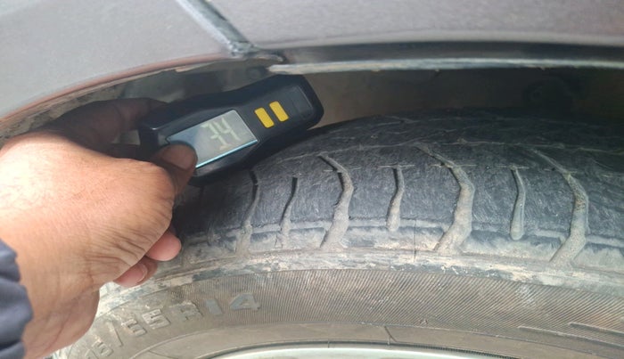 2015 Honda Amaze 1.2L I-VTEC VX AT, Petrol, Automatic, 1,11,184 km, tyre