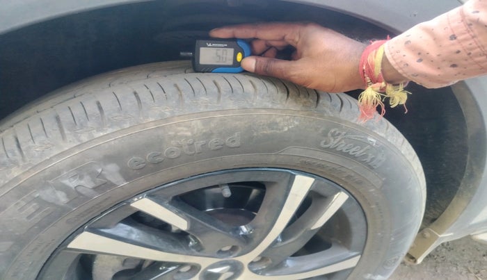 2022 Mahindra XUV700 AX3 D MT 5 STR, Diesel, Manual, 26,341 km, tyre