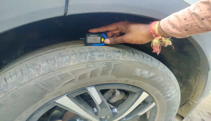 2022 Mahindra XUV700 AX3 D MT 5 STR, Diesel, Manual, 26,341 km, tyre