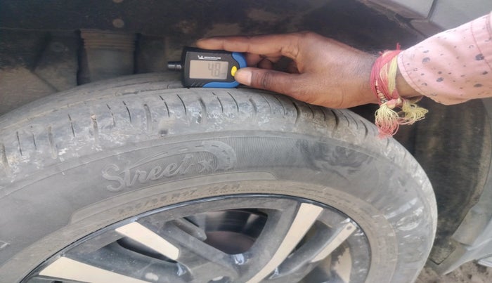 2022 Mahindra XUV700 AX3 D MT 5 STR, Diesel, Manual, 26,341 km, tyre