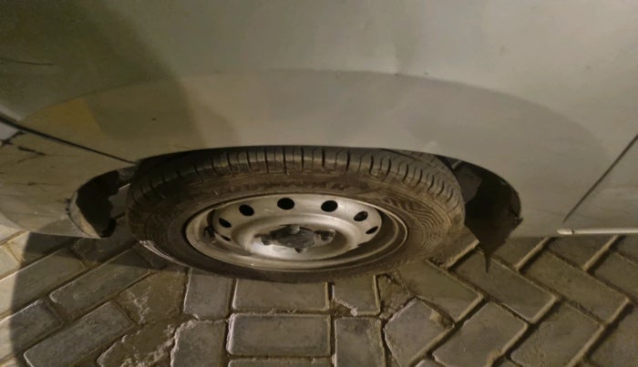 2012 Maruti Wagon R 1.0 LXI CNG, Petrol, Manual, 1,08,412 km, tyre