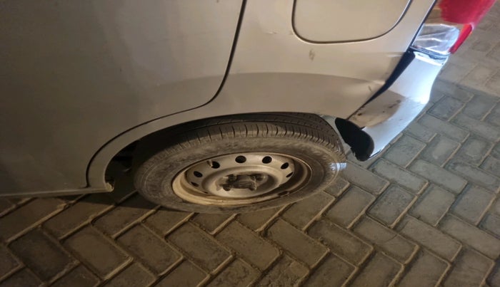 2012 Maruti Wagon R 1.0 LXI CNG, Petrol, Manual, 1,08,412 km, tyre