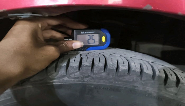 2015 Datsun Go T, Petrol, Manual, 68,395 km, tyre