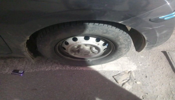 2014 Hyundai Eon D-LITE+, Petrol, Manual, 58,113 km, tyre