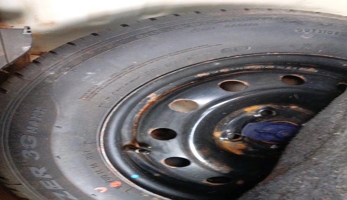 2019 Maruti Swift VXI, Petrol, Manual, 47,265 km, tyre