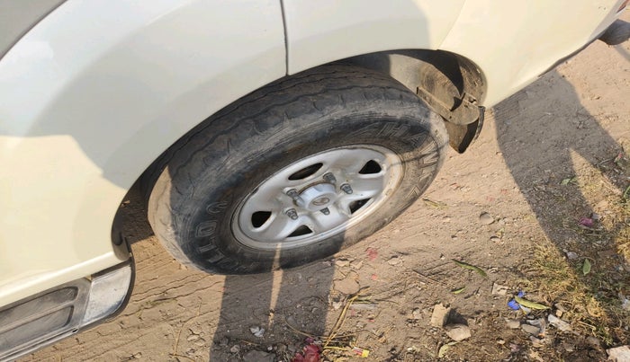 2017 Tata Safari Storme 2.2 EX 4X2, Diesel, Manual, 73,859 km, tyre