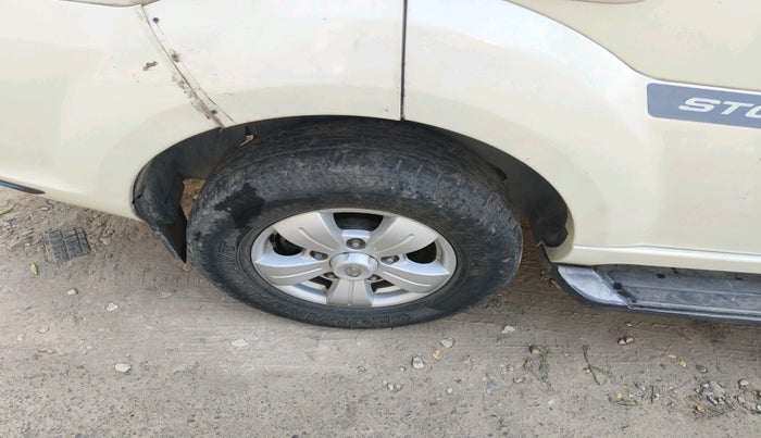 2017 Tata Safari Storme 2.2 EX 4X2, Diesel, Manual, 73,859 km, tyre