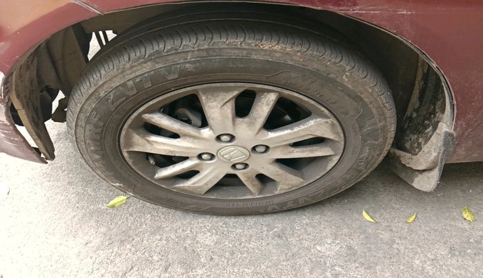 2013 Honda Amaze 1.5L I-DTEC VX, Diesel, Manual, 1,06,017 km, tyre