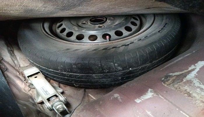 2013 Honda Amaze 1.5L I-DTEC VX, Diesel, Manual, 1,06,017 km, tyre