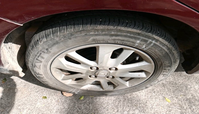 2013 Honda Amaze 1.5L I-DTEC VX, Diesel, Manual, 1,06,017 km, tyre