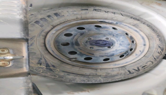 2018 Maruti Swift VXI AMT, Petrol, Automatic, 78,733 km, tyre