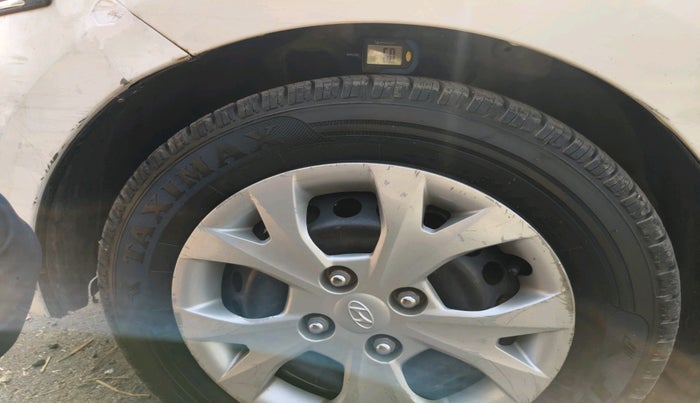 2015 Hyundai Grand i10 SPORTZ 1.1 CRDI, Diesel, Manual, 75,069 km, tyre