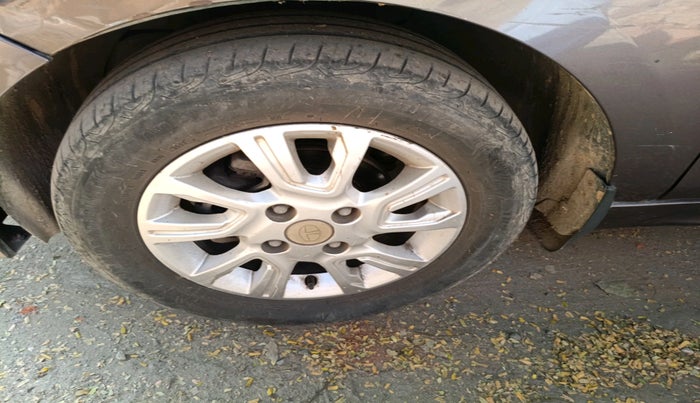 2017 Tata Tiago XZ PETROL, Petrol, Manual, 79,773 km, tyre