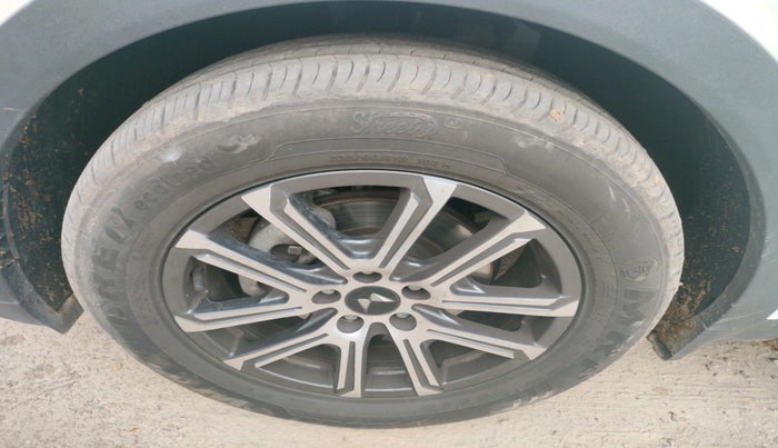 2024 Mahindra XUV700 AX 7 P AT 7 STR, Petrol, Automatic, 8,332 km, tyre