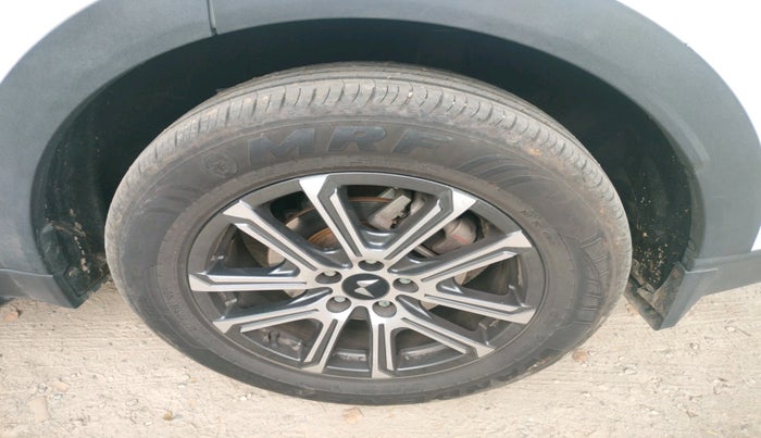 2024 Mahindra XUV700 AX 7 P AT 7 STR, Petrol, Automatic, 8,332 km, tyre