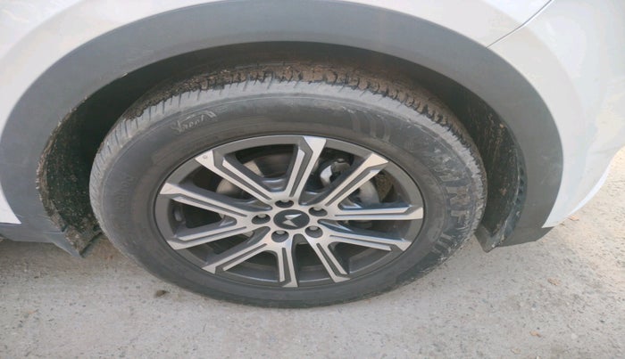 2024 Mahindra XUV700 AX 7 P AT 7 STR, Petrol, Automatic, 8,332 km, tyre