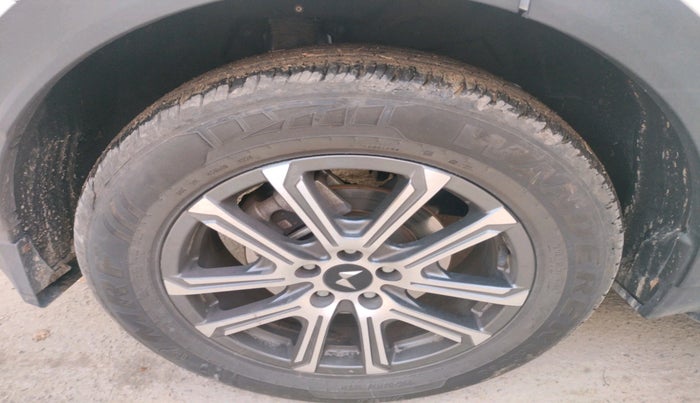 2024 Mahindra XUV700 AX 7 P AT 7 STR, Petrol, Automatic, 8,332 km, tyre