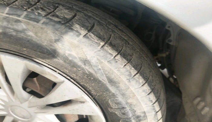 2012 Toyota Innova GX 2.5 7 STR, Diesel, Manual, 2,27,723 km, tyre