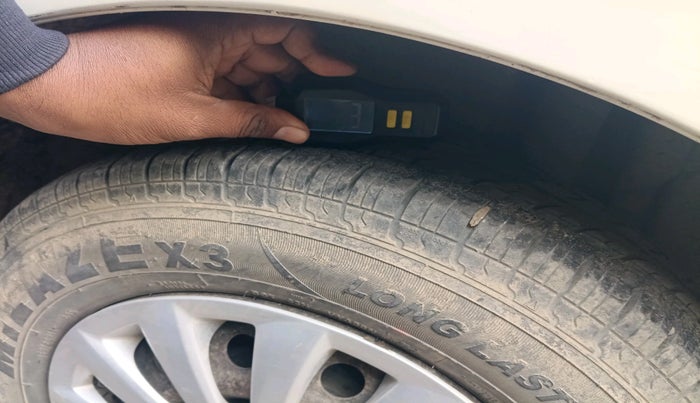 2016 Maruti Swift Dzire VDI, Diesel, Manual, 2,01,420 km, tyre