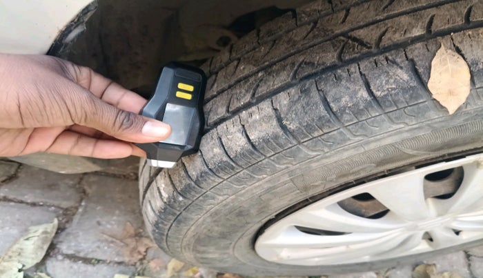 2016 Maruti Swift Dzire VDI, Diesel, Manual, 2,01,420 km, tyre