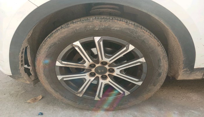 2022 Mahindra XUV700 AX 7 LUXURY D AT 7 STR, Diesel, Automatic, 1,02,708 km, tyre