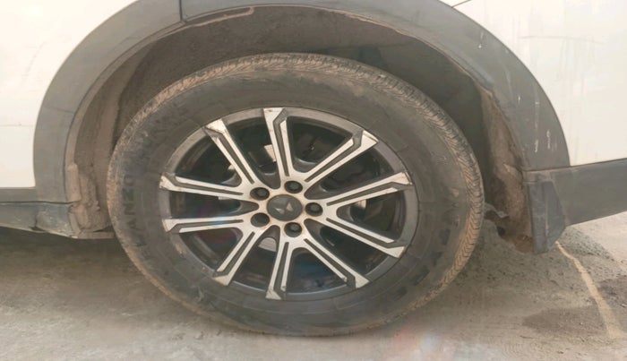 2022 Mahindra XUV700 AX 7 LUXURY D AT 7 STR, Diesel, Automatic, 1,02,708 km, tyre