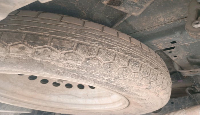 2022 Mahindra XUV700 AX 7 LUXURY D AT 7 STR, Diesel, Automatic, 1,02,708 km, tyre