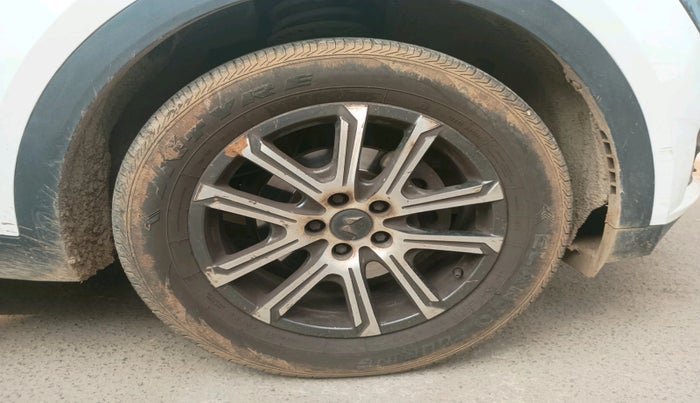 2022 Mahindra XUV700 AX 7 LUXURY D AT 7 STR, Diesel, Automatic, 1,02,708 km, tyre