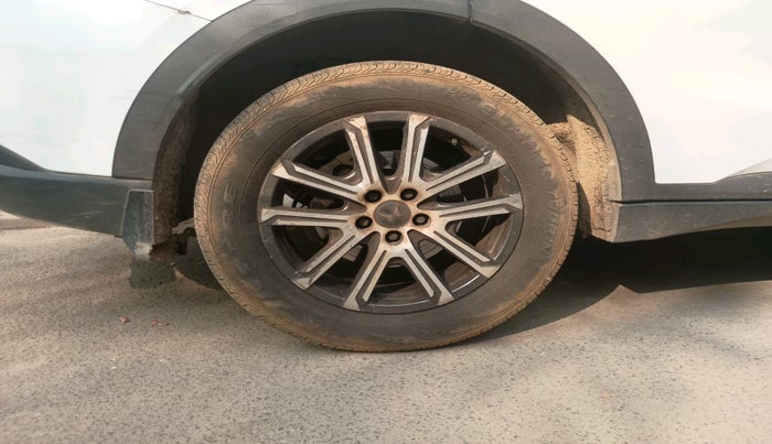 2022 Mahindra XUV700 AX 7 LUXURY D AT 7 STR, Diesel, Automatic, 1,02,708 km, tyre